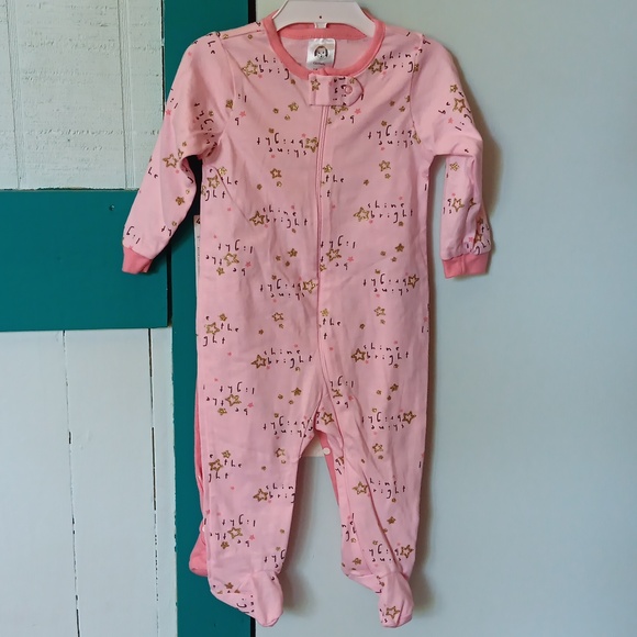 Gerber 4 piece set and Luvable Friends gowns NWT bundle - Picture 6 of 6